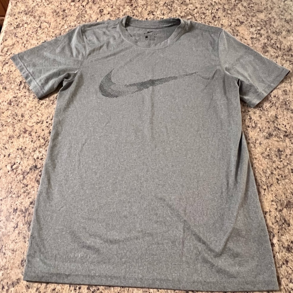 Nike Men's Heather Gray Short Sleeve dri fit Tee shirt